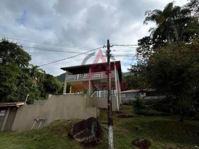 Casa a venda em condominio com 4 kit nets mobiliadas mais o terreno do lado