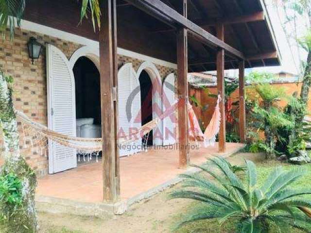 Casa a venda em condominio fechado na praia do lazaro