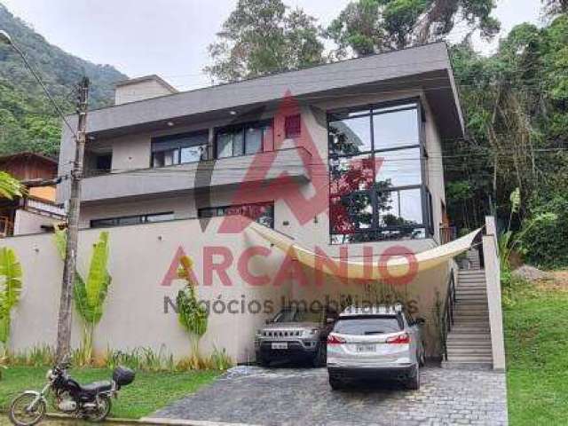 Casa em condomínio próxima da praia da lagoinha em ubatuba/sp