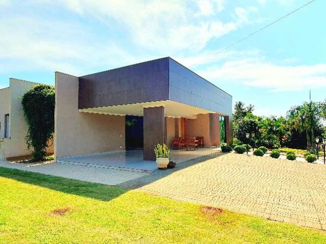 Linda casa no Condomínio Golf Ville em Cambé