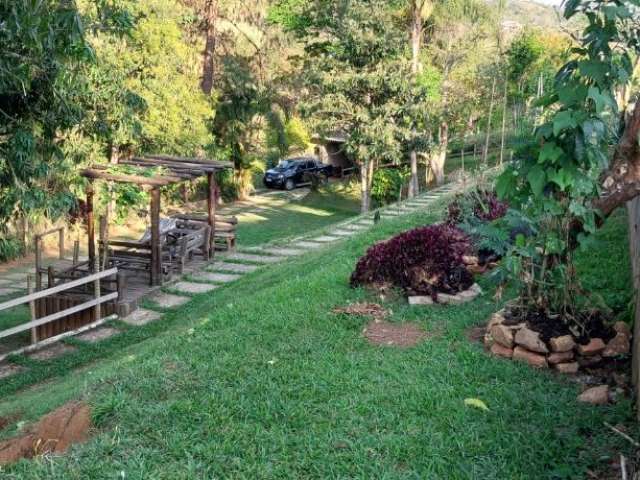 Bela Chácara com Paisagem Deslumbrante no Varadouro