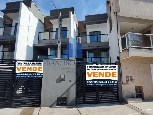 Casa para Venda em Volta Redonda, Conforto, 2 dormitórios, 2 suítes, 3 banheiros, 3 vagas