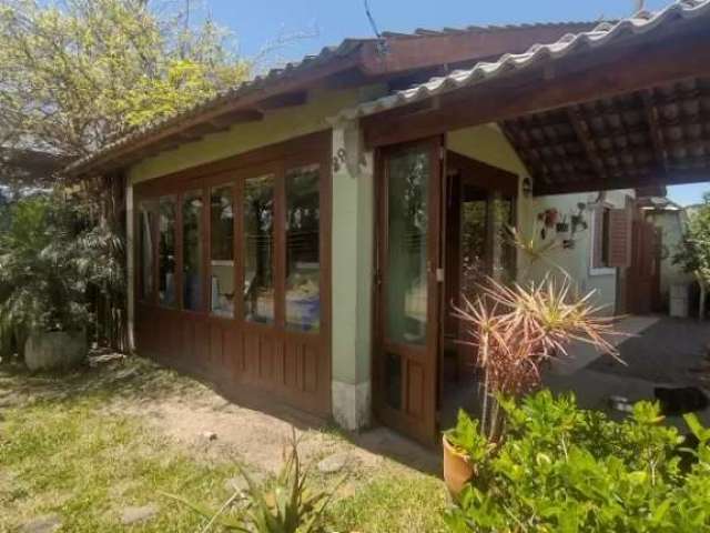 Linda casa de esquina em região de moradores