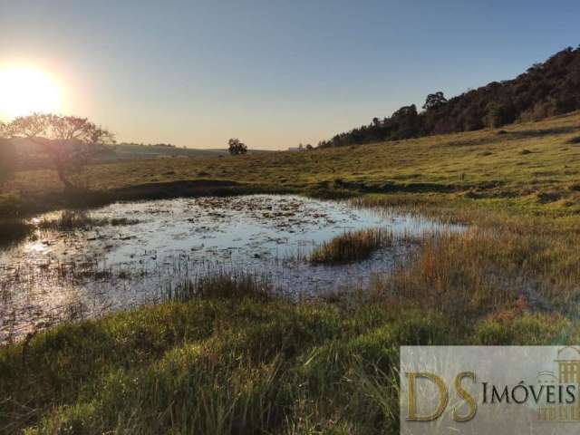 Excelente sítio a venda em são miguel arcanjo-sp com 17,5 alqueires, formado em pasto, boa de topografia e água