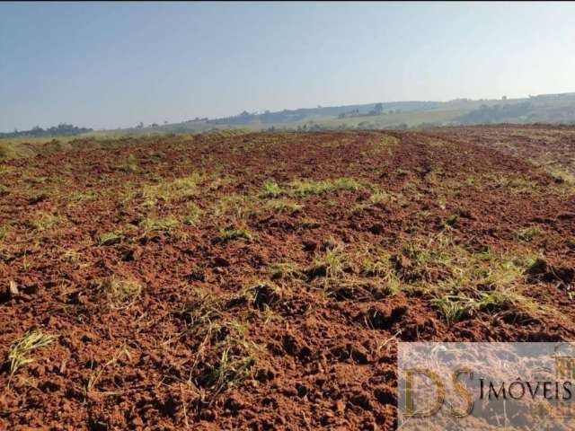 Excelente sítio a venda na região de itapetininga-sp,  com 37 alqueires, terra mista a vermelha, topografia semi plana e boa em água