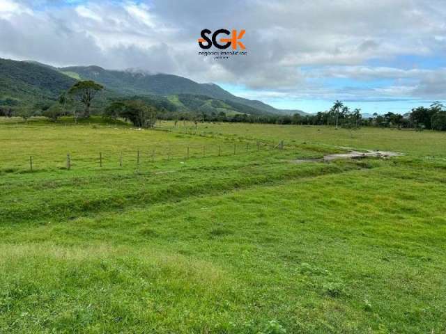 Fazenda à venda em Paulo Lopes-SC: 5 quartos, 4 banheiros, 4 vagas e 300 hectares no Centro!