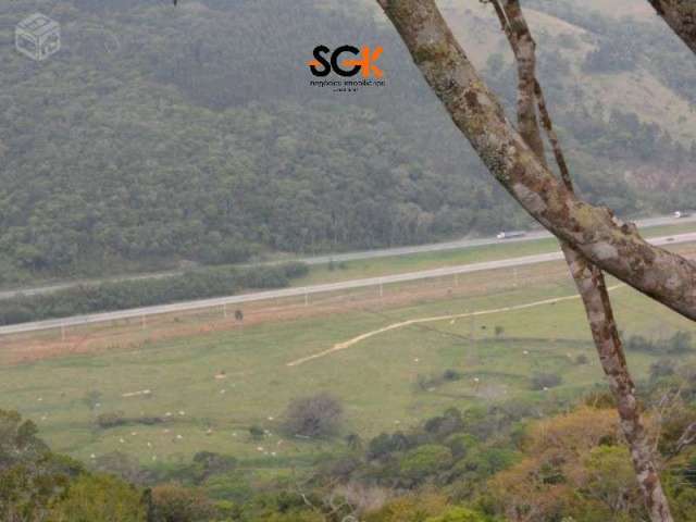 Fazenda de luxo à venda em Paulo Lopes-SC, bairro Penha: 100 hectares, casa principal, piscina e área de lazer completa.