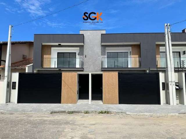 Casa à venda em Joinville-SC: 3 quartos, 3 suítes, 3 salas, 3 banheiros, 2 vagas de garagem, 198 m² na Floresta. Imperdível!