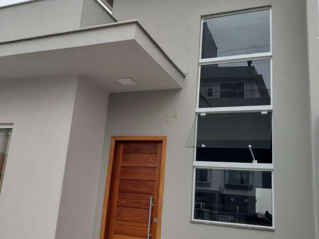 Linda casa disponível para venda com 3 dormitórios