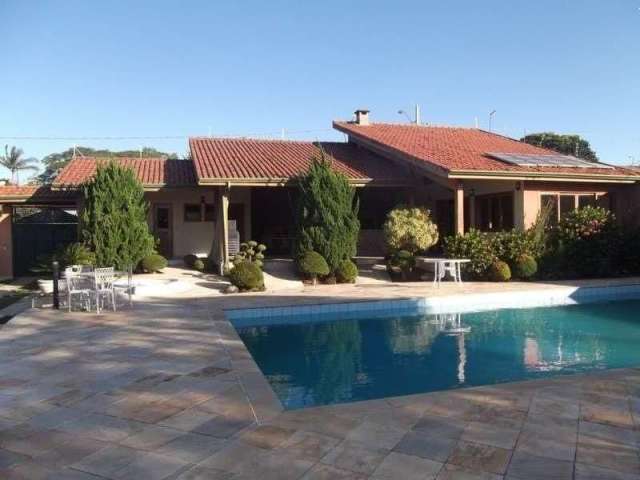 Casa térrea com 4 suítes, piscina, área gourmet, no bairro Vila Giglio  em Atibaia SP