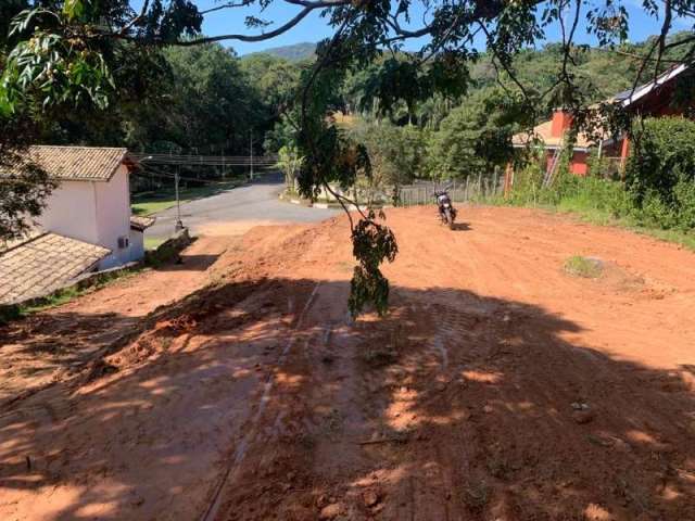 Terreno no Condomínio Panorama em Atibaia SP.  Excelente lote com 20 m de frente por 51 m de lateral,  aclive em relação a rua.