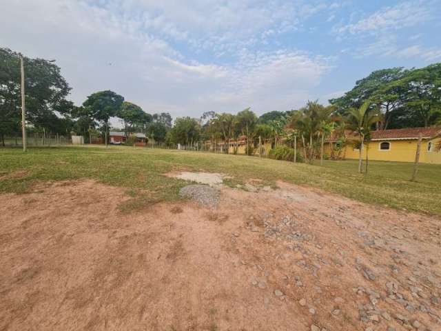 Área industrial e comercial as margens da Rodovia Dom Pedro Sentido Dutra. Área toda cercada com dois acessos um pela frente e outro lateral