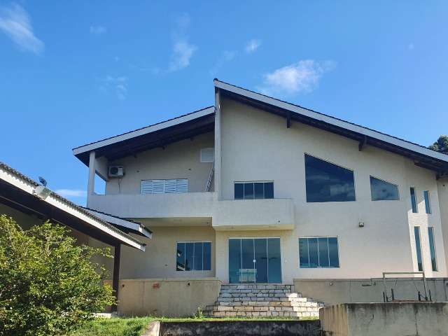 Casa nova no Condomínio Estancia dos Lagos em Atibaia SP.