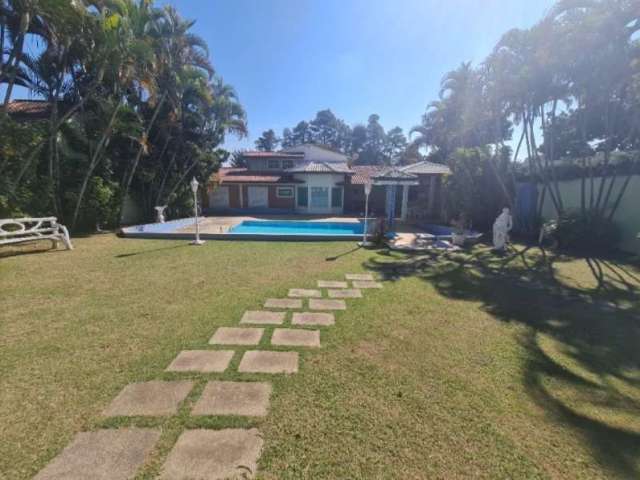 Casa térrea no bairro Vila Giglio em Atibaia SP, 3 suítes, piscina, área gourmet,  suites de hóspedes, salão de festas.