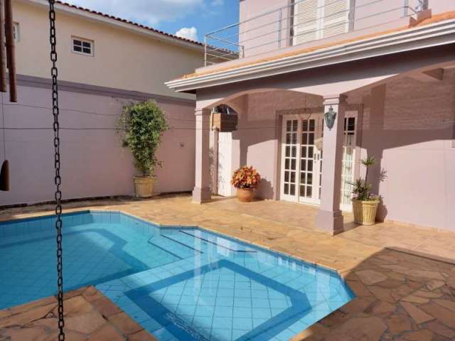 Sobrado em bairro nobre de Atibaia SP, 3 suítes, piscina, área gourmet,  muito bem localizada.