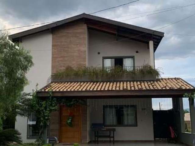 Casa com 4 quartos à venda, 275 m² por R$ 1.600.000 - Campos do Conde Chambord - Tremembé/SP