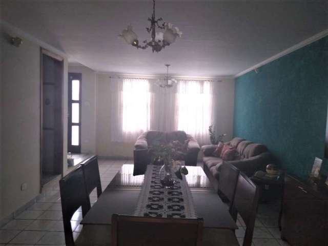 Casa com 3 dormitórios à venda, 246 m² por R$ 650.000 - Vila São Geraldo - Taubaté/SP