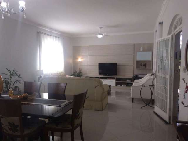 Casa com 3 dormitórios à venda, 282 m² por R$ 850.000 - Centro - Tremembé/SP