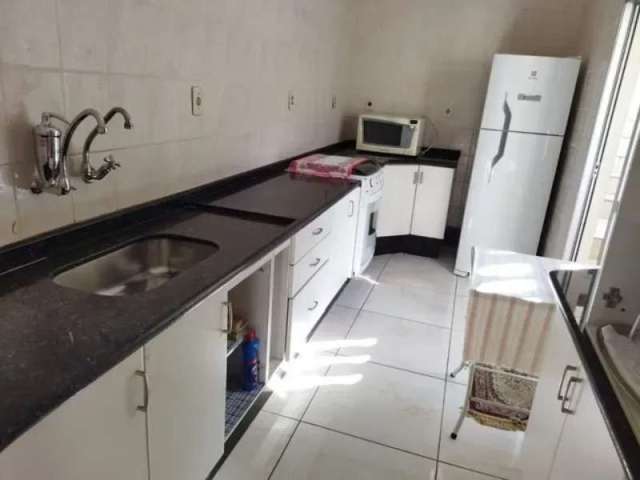 Casa Vila Hortência composta por: 5 Kitinets cada um composto por cama de casal, guarda roupas, geladeira, fogão, pia com gabinete, microondas, ventil