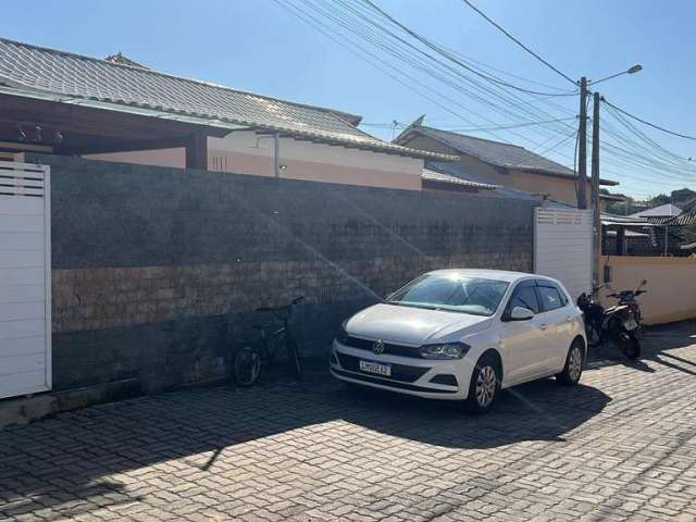 Casa para Venda em Araruama, Praça da Bandeira, 2 dormitórios, 1 suíte, 3 banheiros, 2 vagas