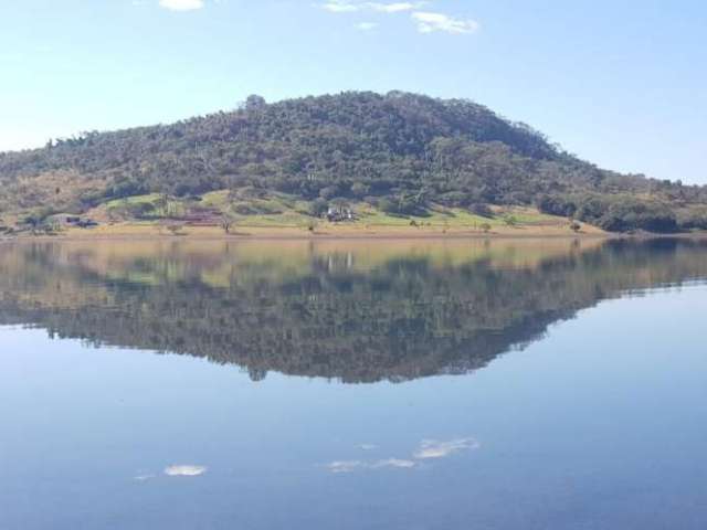 Excelente sitio para venda no Lago de Furnas/  Serra da Canastra, em Cassia / Delfinopolis-MG, com 8 hectares, ponta de peninsula, com 400 m de margem