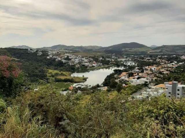 Excelente lote para venda em Capitolio-MG no Condominio Escarpas do Lago, lote com 603 m2, medindo 15 x 43,5 m localizado na parte alta com linda vist