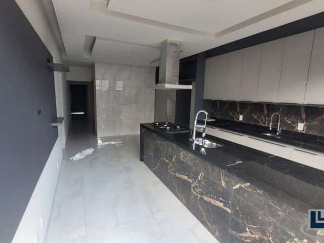 Linda casa nova alto padrão para venda no Portal da Mata, 3 suites com 1 master, gourmet e piscina em 300 m2 de area total, lazer no condomínio, porta