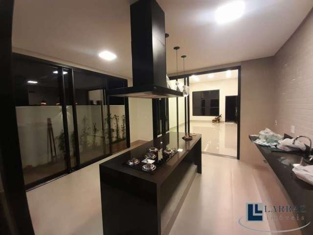 Casa nova alto padrão para venda no Portal da Mata, 3 suites com 1 master, gourmet e piscina em 300 m2 de area total, lazer no condomínio, portaria 24