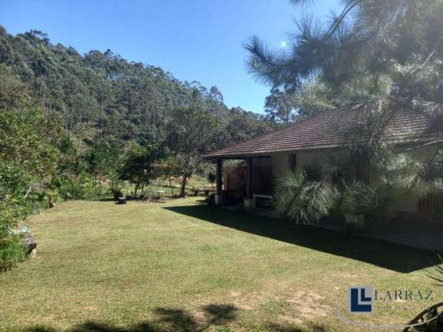 Lindo sitio para venda em Natividade da Serra-SP com 13 alqueires, linda casa sede, eucaliptos, pinheiros, pastagem e lago com peixes