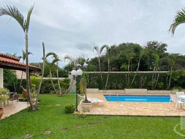 Linda casa para venda no Centro em Pirassununga-SP, 3 dormitorios sendo 1 suite, varanda gourmet e piscina em 1.064 m2 total