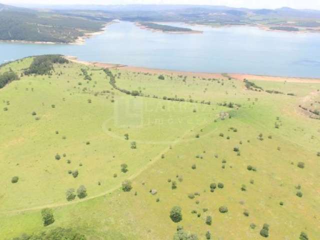 Excelente fazenda para venda em Capitolio-MG, com 219 alqueires SP, 10 km de margem, montada para pecuária, ideal para loteamento ou incorporação