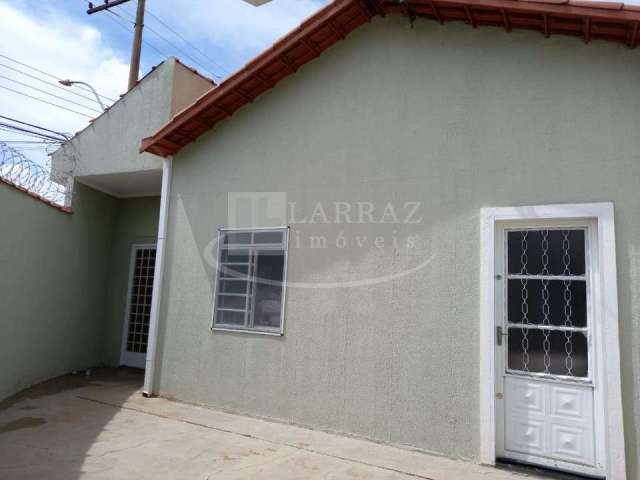 Casa para venda no Jardim Paiva, 2 dormitorios sendo 1 suite com closet, quintal e 2 vagas na garagem em 202 m2 de area total