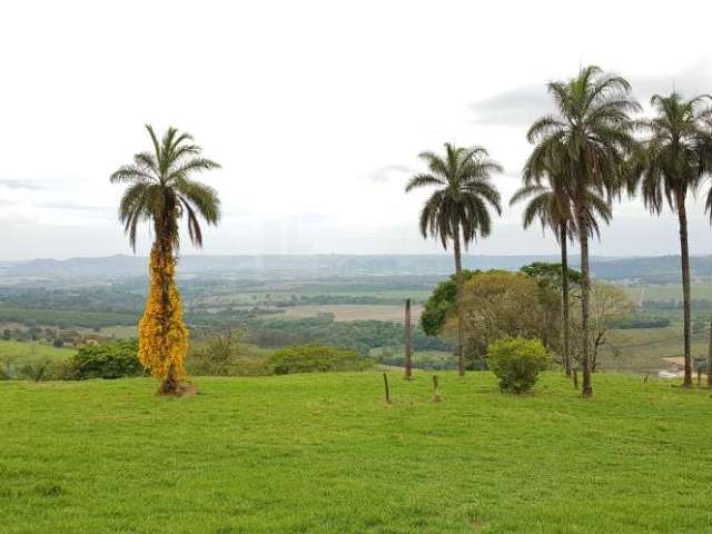 Excelente sitio para venda em Franca no Jardim Eden, com 24 alqueires, 1,6 km do asfalto, linda casa sede com riacho na propriedade