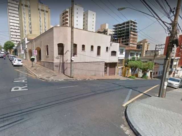 Excelente ponto comercial, casa de esquina com 314 m2 mais terreno em frente para estacionamento com 144 m2