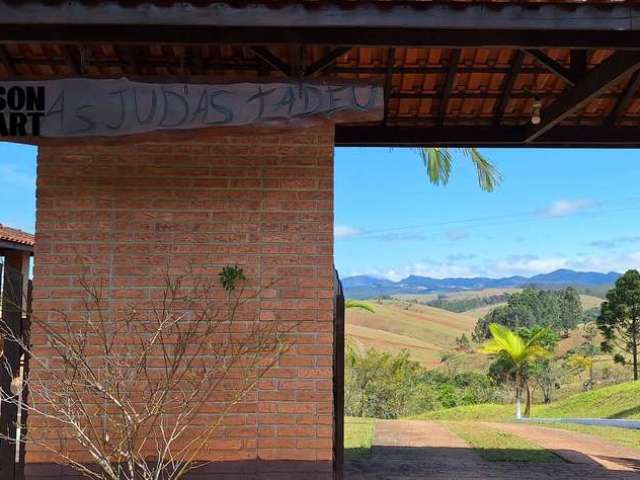 Vende-se sítio 2,5 Alqueires em Cunha SP, lazer completo com piscina.