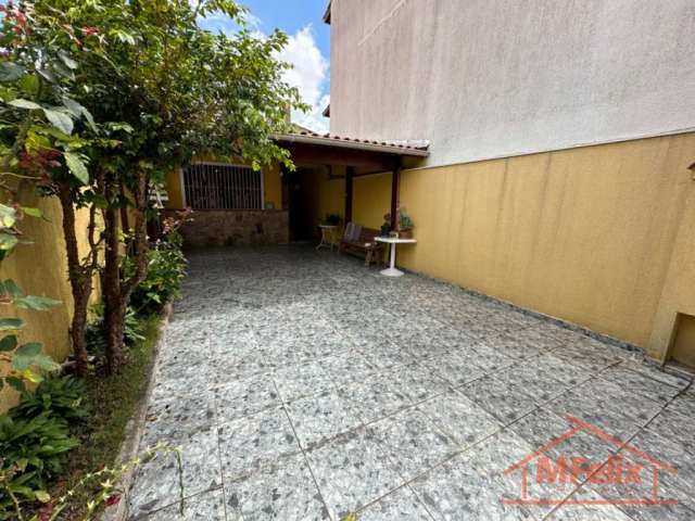 Casa Térrea com 4 vagas em Jardim Cocaia - Guarulhos: 198M², 3 Dormitórios, 1 Suíte, 2 Banheiros - Venda por R$ 600.000