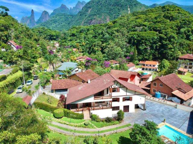 Casa para Venda em Teresópolis, Carlos Guinle, 7 dormitórios, 2 suítes, 3 banheiros, 8 vagas