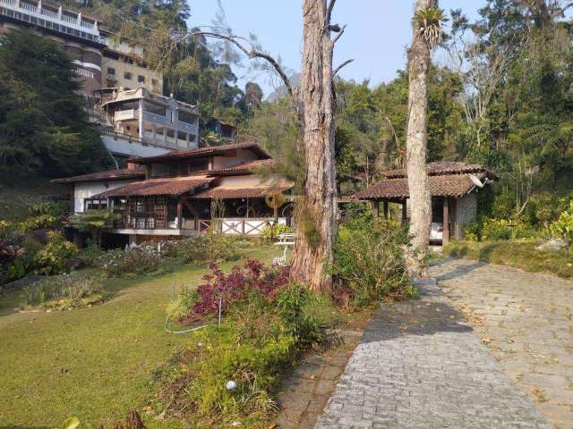 Casa para Venda em Teresópolis, Parque do Ingá, 3 dormitórios, 2 suítes, 3 banheiros, 2 vagas