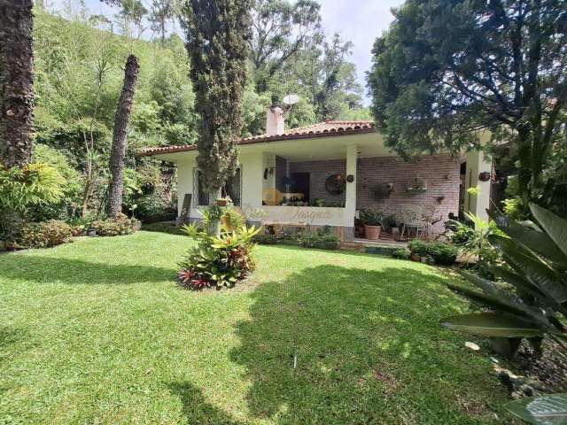 Casa para Venda em Teresópolis, São Pedro, 3 dormitórios, 1 suíte, 3 banheiros, 4 vagas