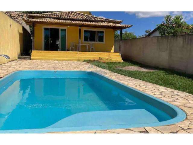 Oportunidade! Casa na Rasa: 3 Quartos, Piscina, e Natureza!!