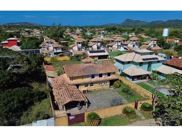 Casa à venda com 4 quartos, piscina e uma localização privilegiada - Búzios/RJ.