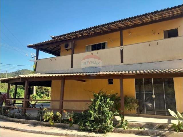 A venda prédio em esquina, excelente investimento loja + 2 casas, tucuns, buzios, rj