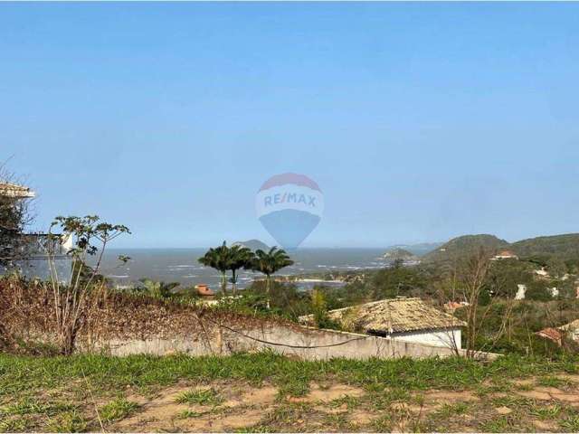 Oportunidade Única: Terreno à Venda com Vista Panorâmica para a Praia Rasa, Búzios!