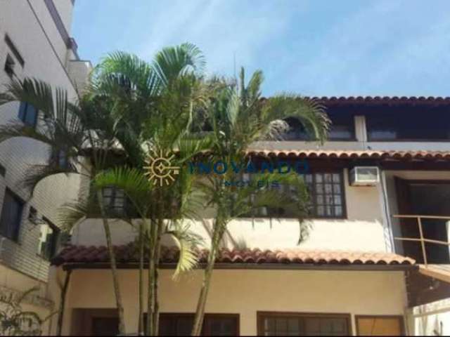 Casa de rua - Triplex / Residencial / Recreio dos Bandeirantes