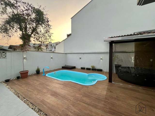 Casa Averbada com 3 quartos e Piscina