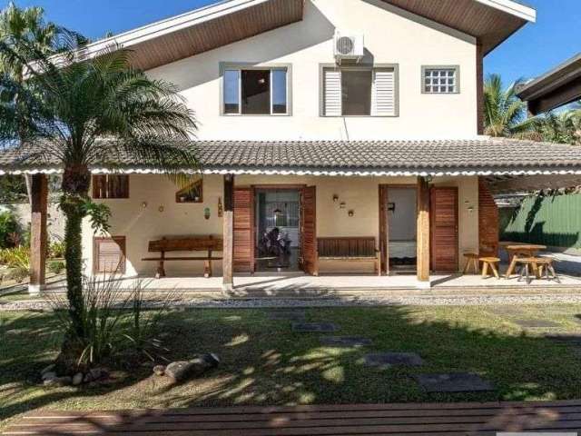 Casa Sobrado Alto Padrão com 04 quartos suítes em Ubatuba