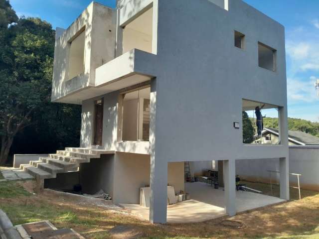 Casa em condominio, com 3 suíte ao lado do Parque São Lourenço