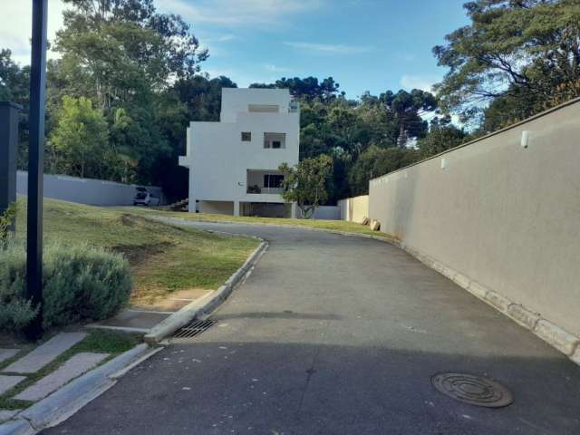 Casa em condominio, com 3 suíte ao lado do Parque São Lourenço