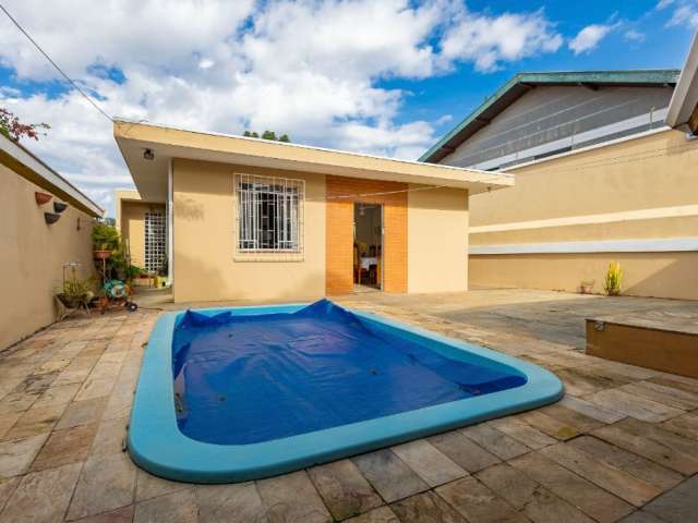 Casa com piscina 3 q sendo 1 suíte, bom retiro