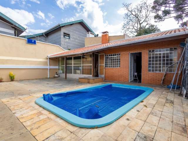 Casa com piscina 3 q sendo 1 suíte, bom retiro